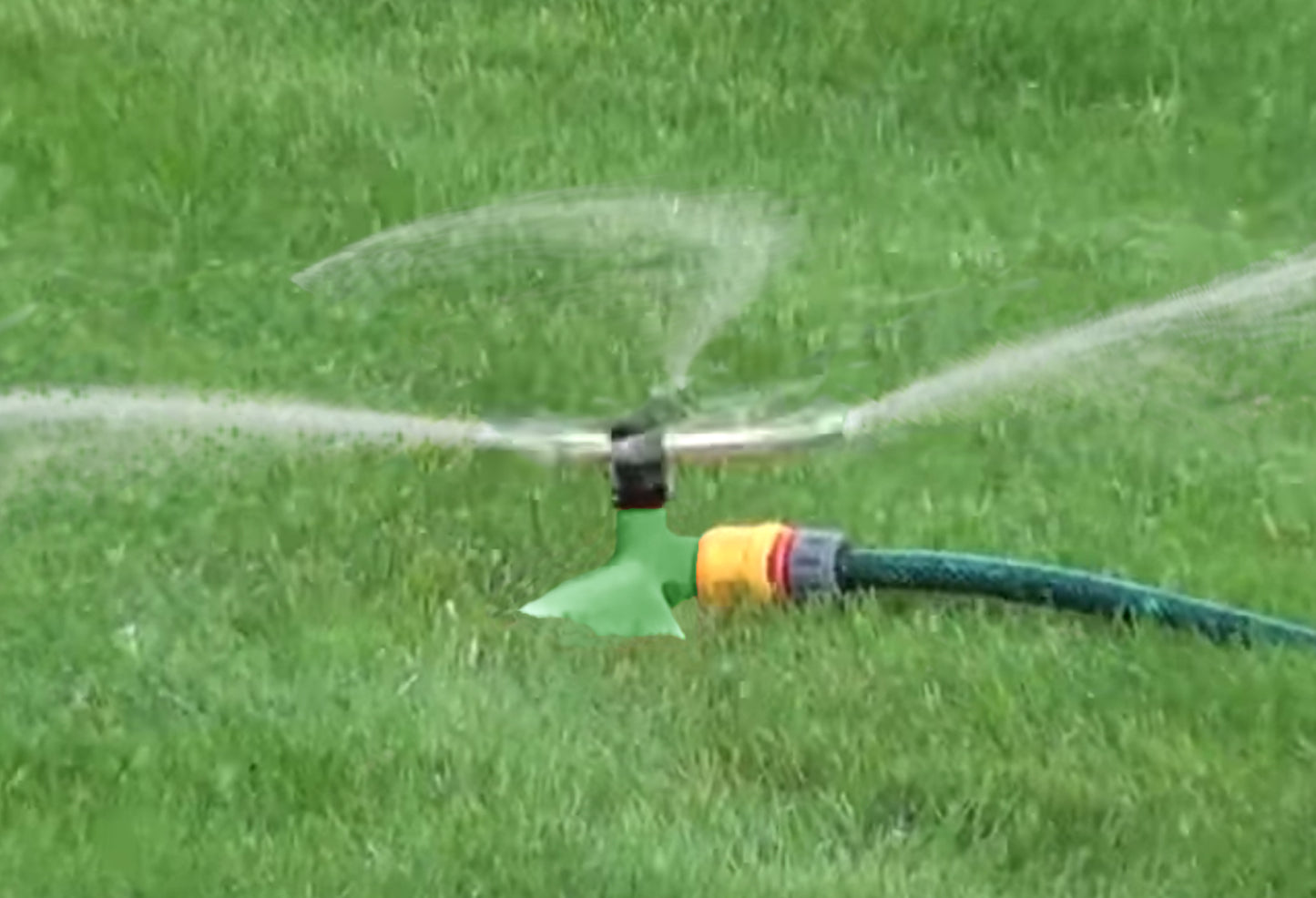 3-Arm Revolving Sprinkler Green Leaf